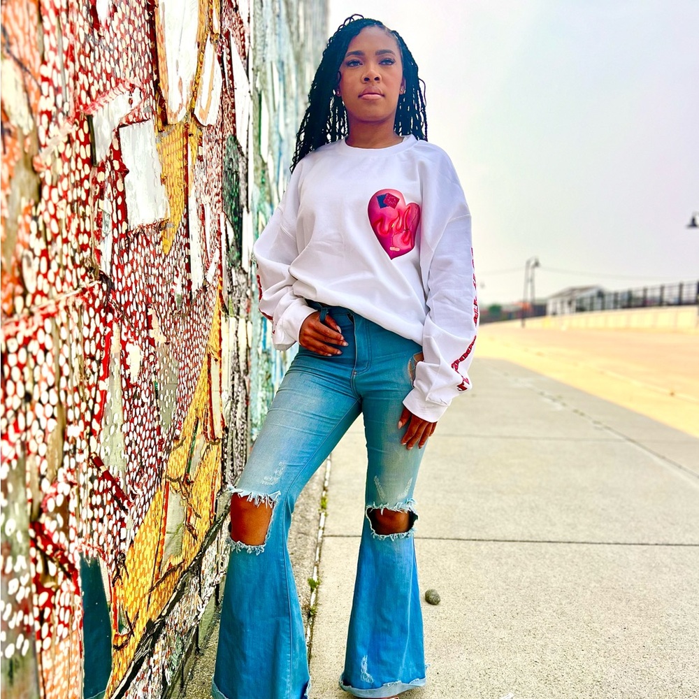 White Heart Graphic Sweatshirt